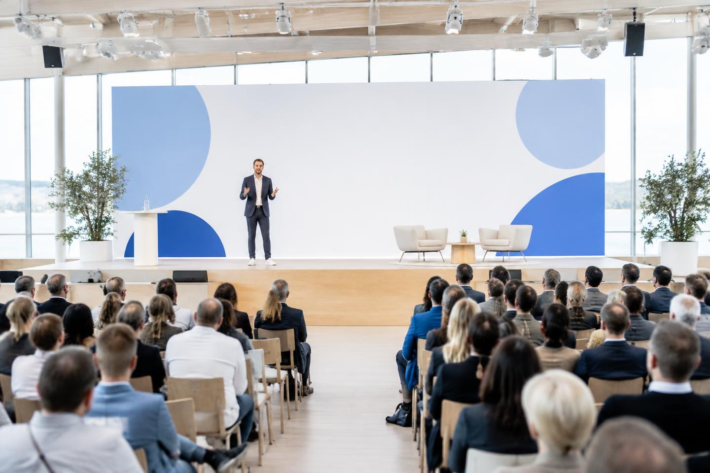 Illustrative image of a congress with speakers and an audience